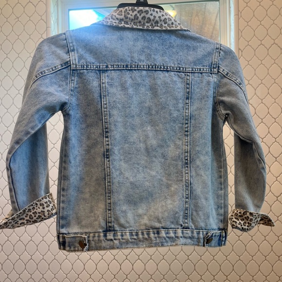 Light Wash Leopard Denim Jacket (runs small) - Picture 3 of 5